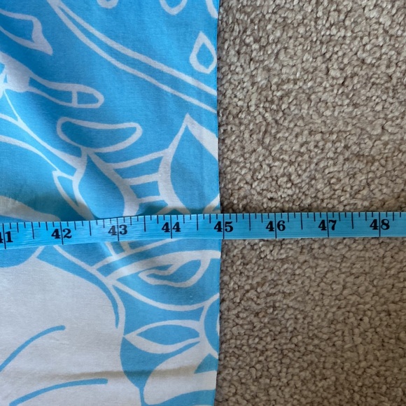 O’Neill blue and white wrap. Size 60” x 45” in excellent condition - Picture 6 of 8